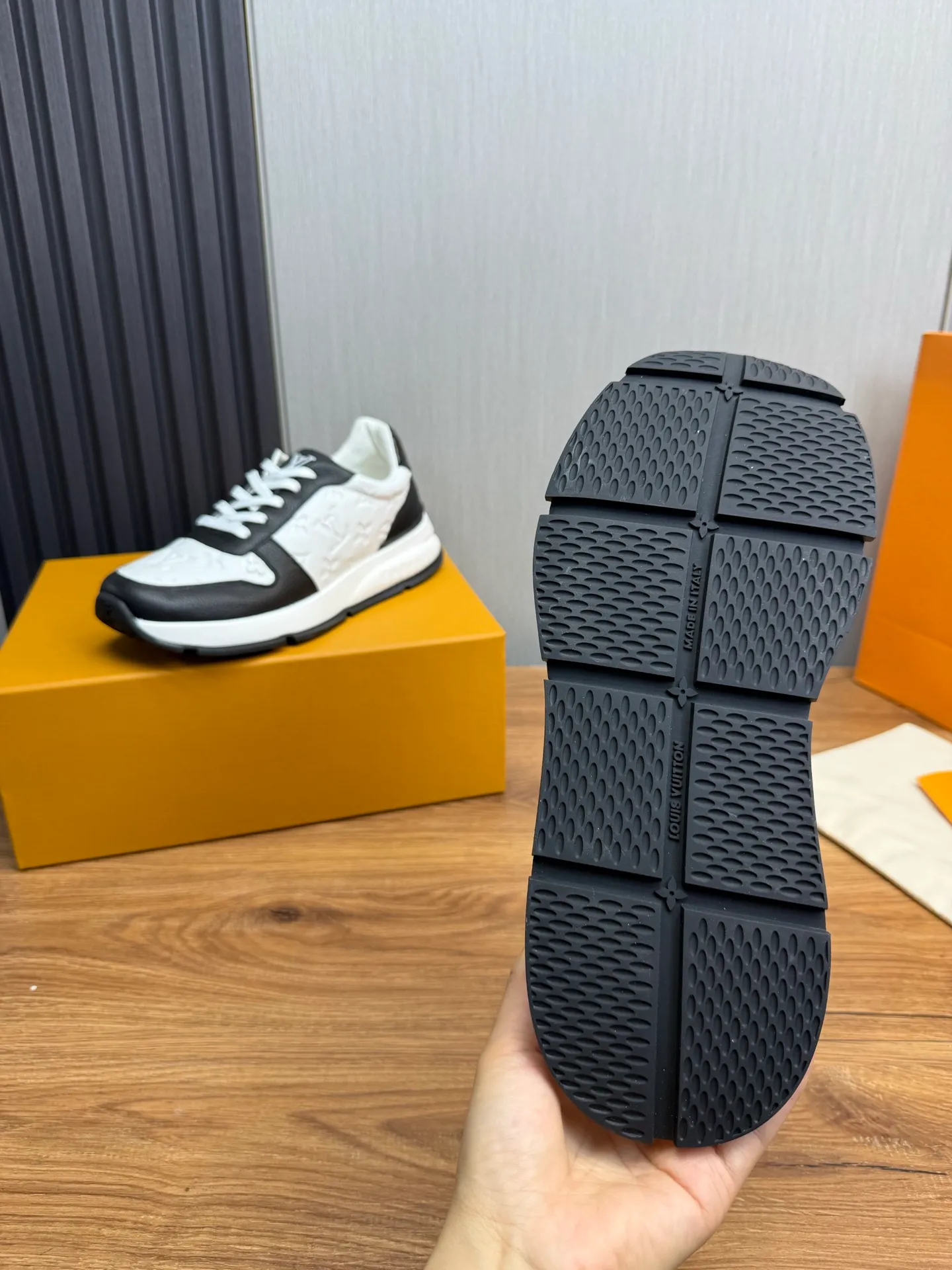 Men's men's shoes 💰840💰 LOUIS VUITTON [Luden Yiwei] The new trendy Lv is on the market 🎁, casual and fashionable men's shoes 👟Original 1:1 shipment✅ The upper is made of imported brand leather + cowhide lining, the original wear-resistant rubber outsole, the version is simple and elegant, exclusive for trendy men. 38-44 (customized at 38.45)